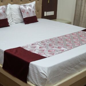 Vissage Elegant Leaf Print Design Double Bed Runner with 2 Cushion Covers, Pink
